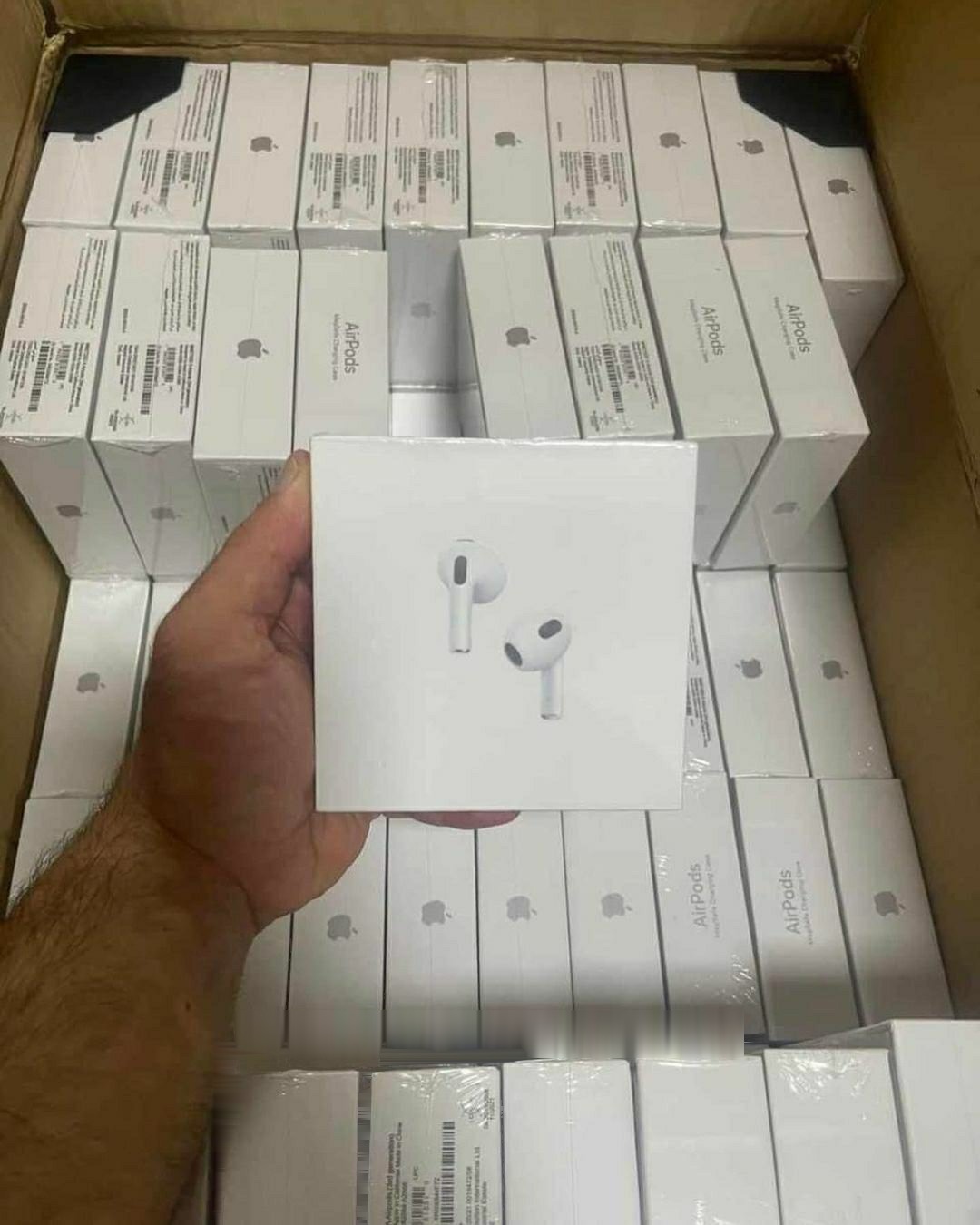 Liquidation · Wholesale Apple Airpods pro pallets · MPL-000187