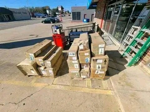 Liquidation · Christmas Trees Liquidation Pallet · MPL-000120